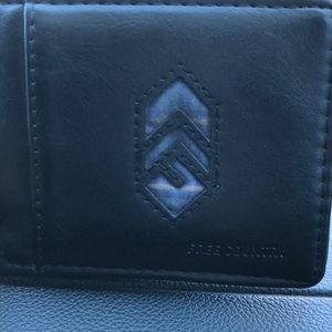 Free country wallet